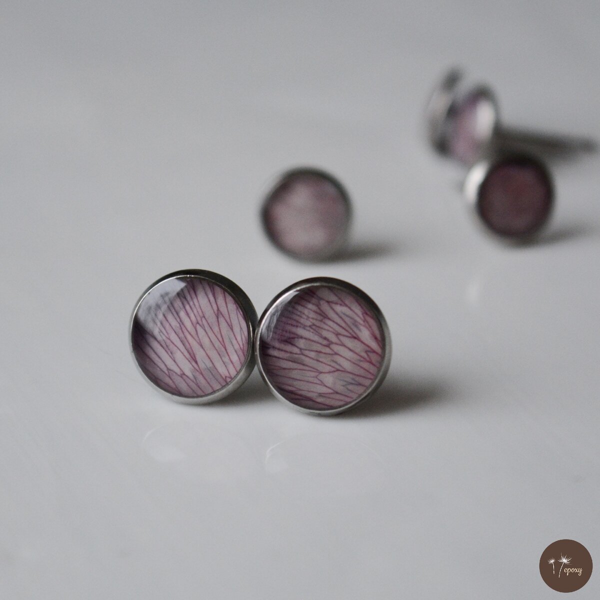 Гвоздики с лепестком гвоздики