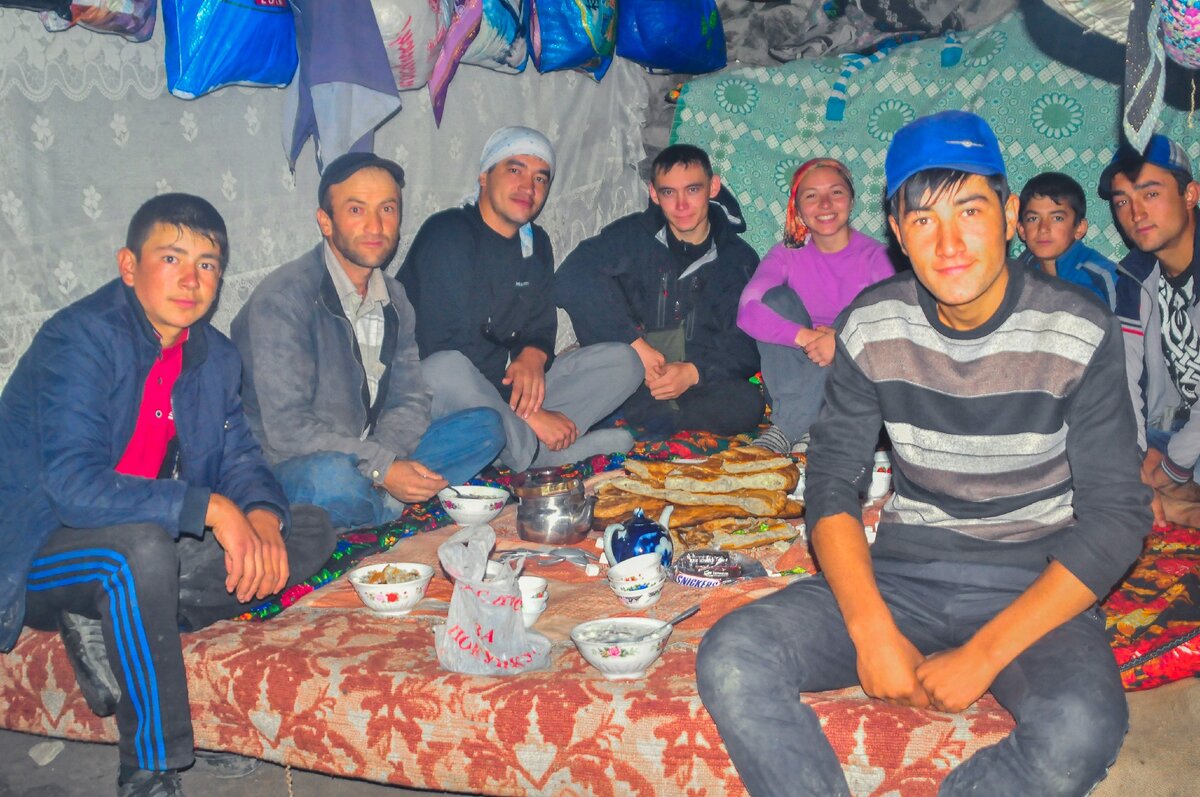 Мы в гостях в кишлаке.