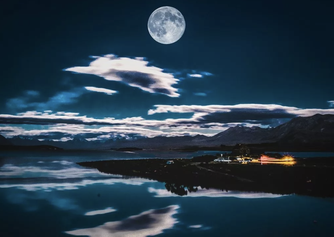 Ночное море. Луна. Пейзаж с луной. Луна и море. Озаренный светом луны
