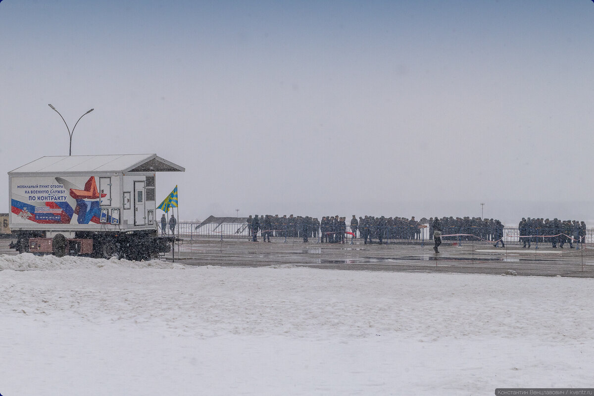 02. Утром 23 февраля погода в Армавире стала ещё хуже, чем накануне: похолодало, усилился ветер, повалил мокрый снег. Брррр…