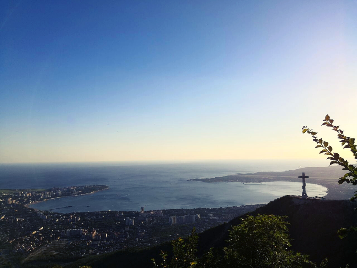 Вид на город с Маркхотского хребта 