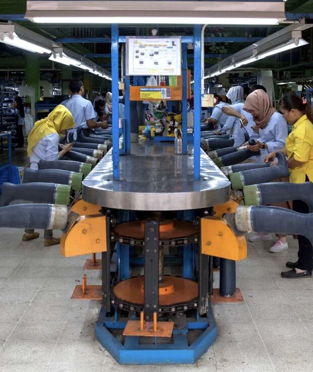 На фабрике резиновых сапог Hunter. Фотография google.co.uk