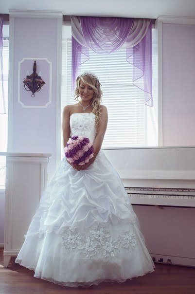 Михалева Яна, Королева выпускного бала (Канск). Фото из архива проекта. Фотограф Евгения Степанникова. Прическа - "Просто хорошая парикмахерская". Макияж - самостоятельно. Платье - салон "Невеста". Место - Канский Педагогический колледж