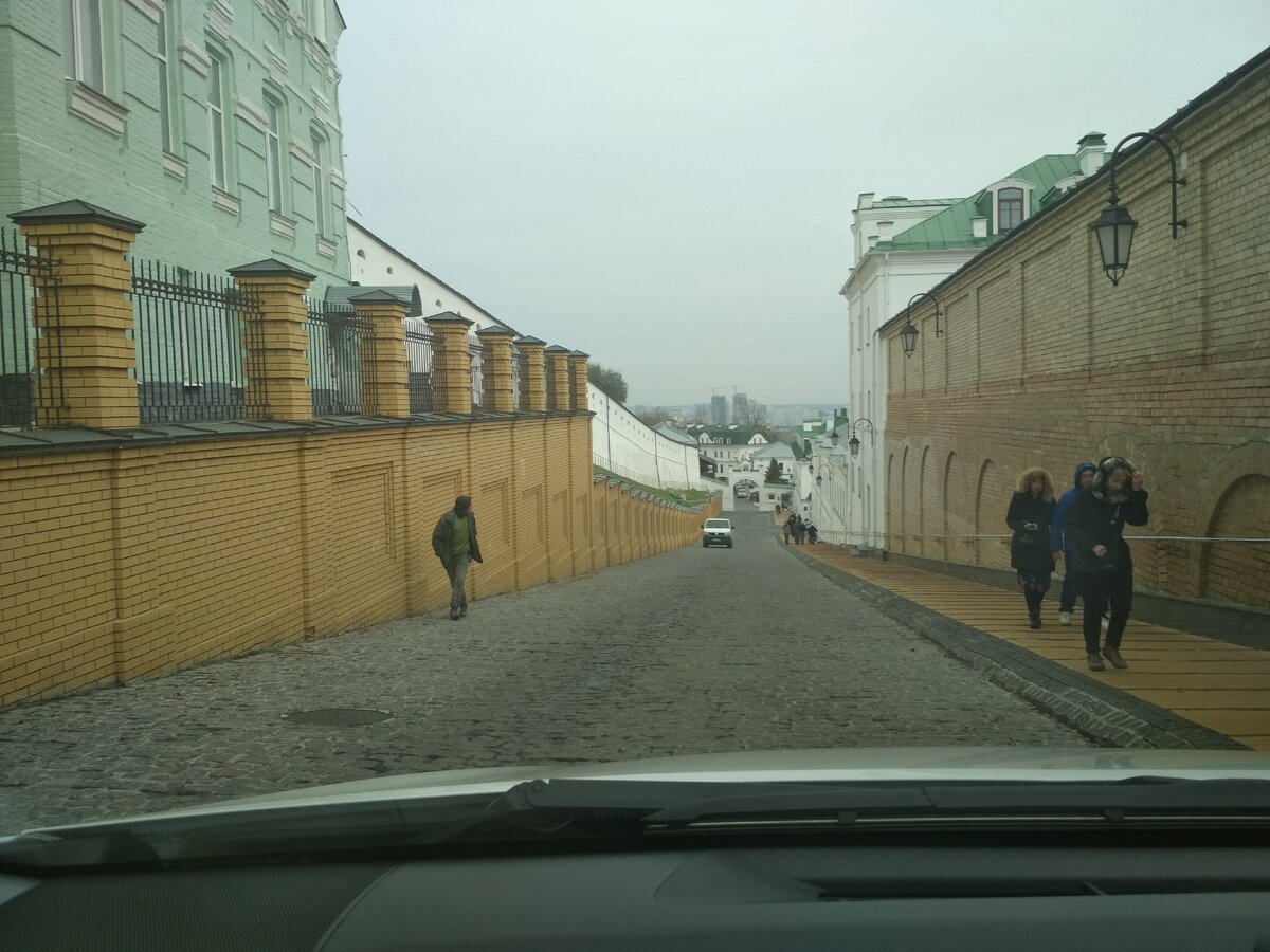 Подъезжаем к лавре