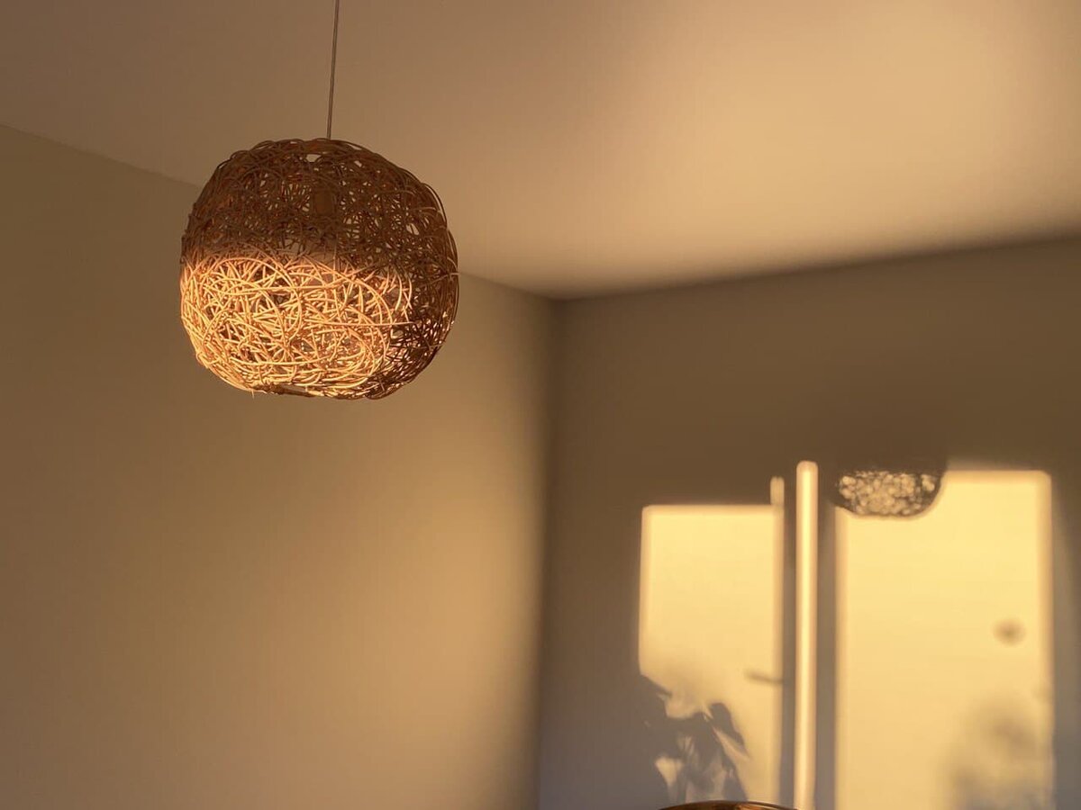 Подвесное лукошко в спальне