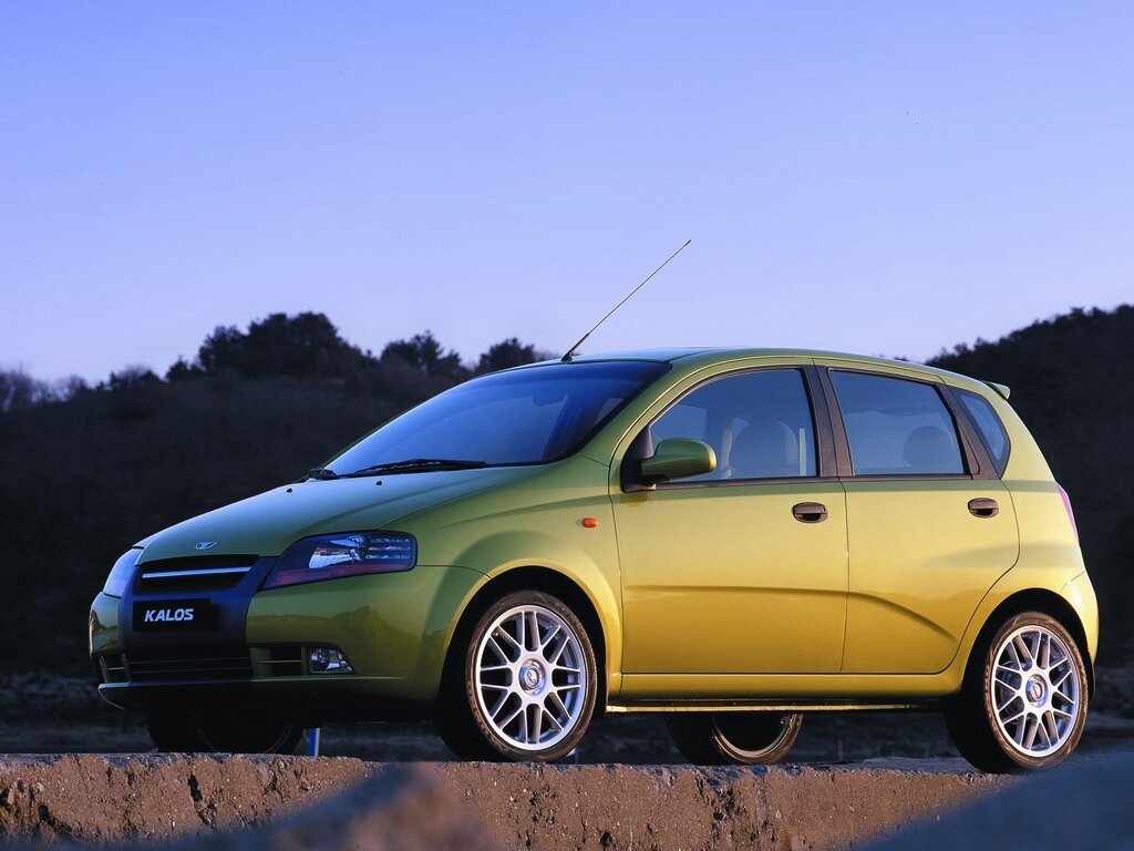 Chevrolet aveo t200 хэтчбек. Daewoo Kalos 2002. Daewoo Kalos(t200. Kalos ; Aveo (t200). Шевроле Дэу Калос.