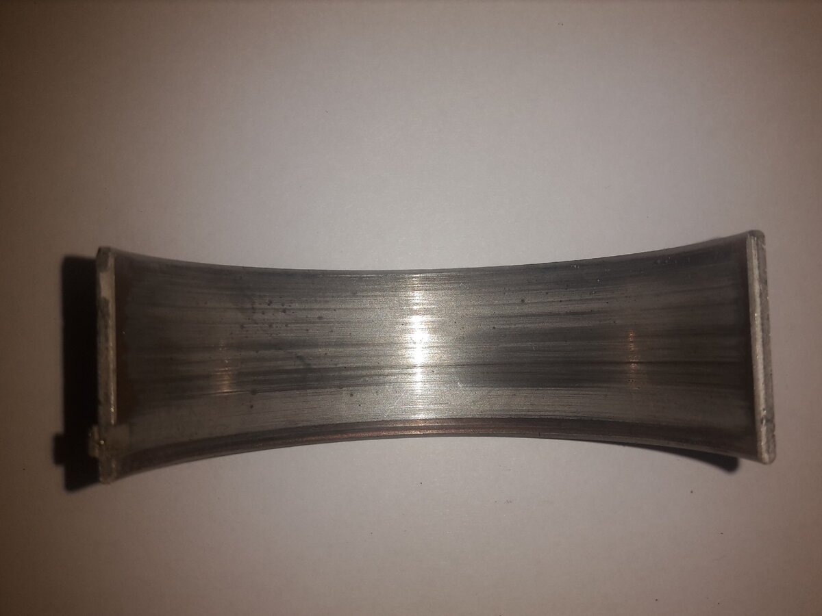 Так выглядит вкладыш проработавший 300 км. в условиях недостаточной смазки.