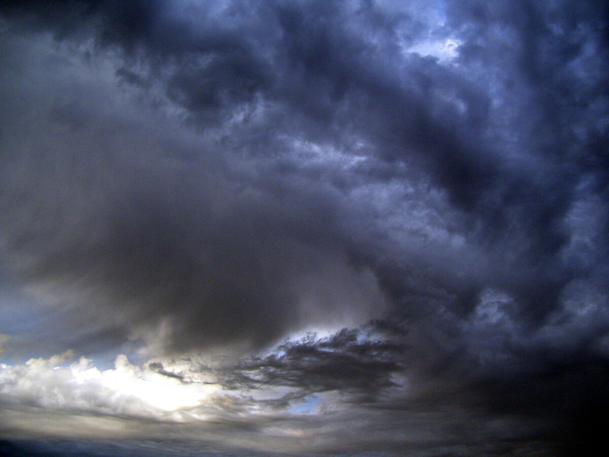 ревущие небеса 2. мистичное небо. небо плачет. плачущее небо. не устало небо плакать.