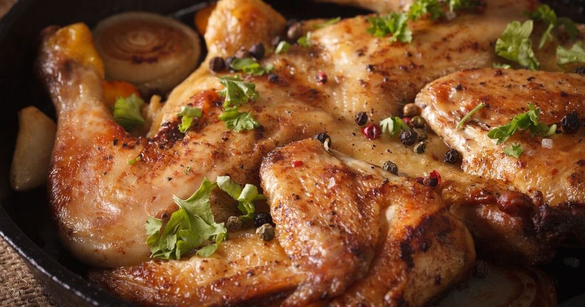 Глухарь тушёный с брусникой