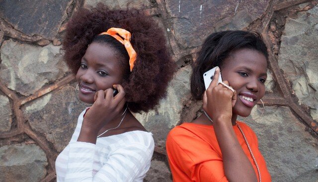 Фото https://nnedv.org/wp-content/uploads/2016/01/people-women-phones-talking-640x366.jpg