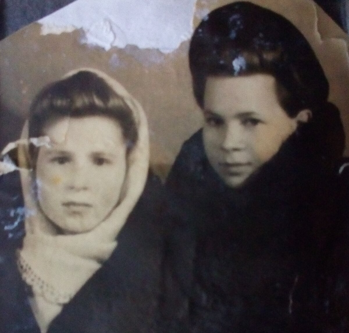 Бабушка с той самой подругой. Ещё до замужества. Личное фото