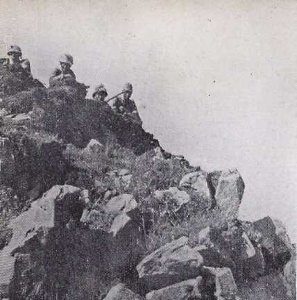 Японцы на спорных сопках. Фото с Викисклада