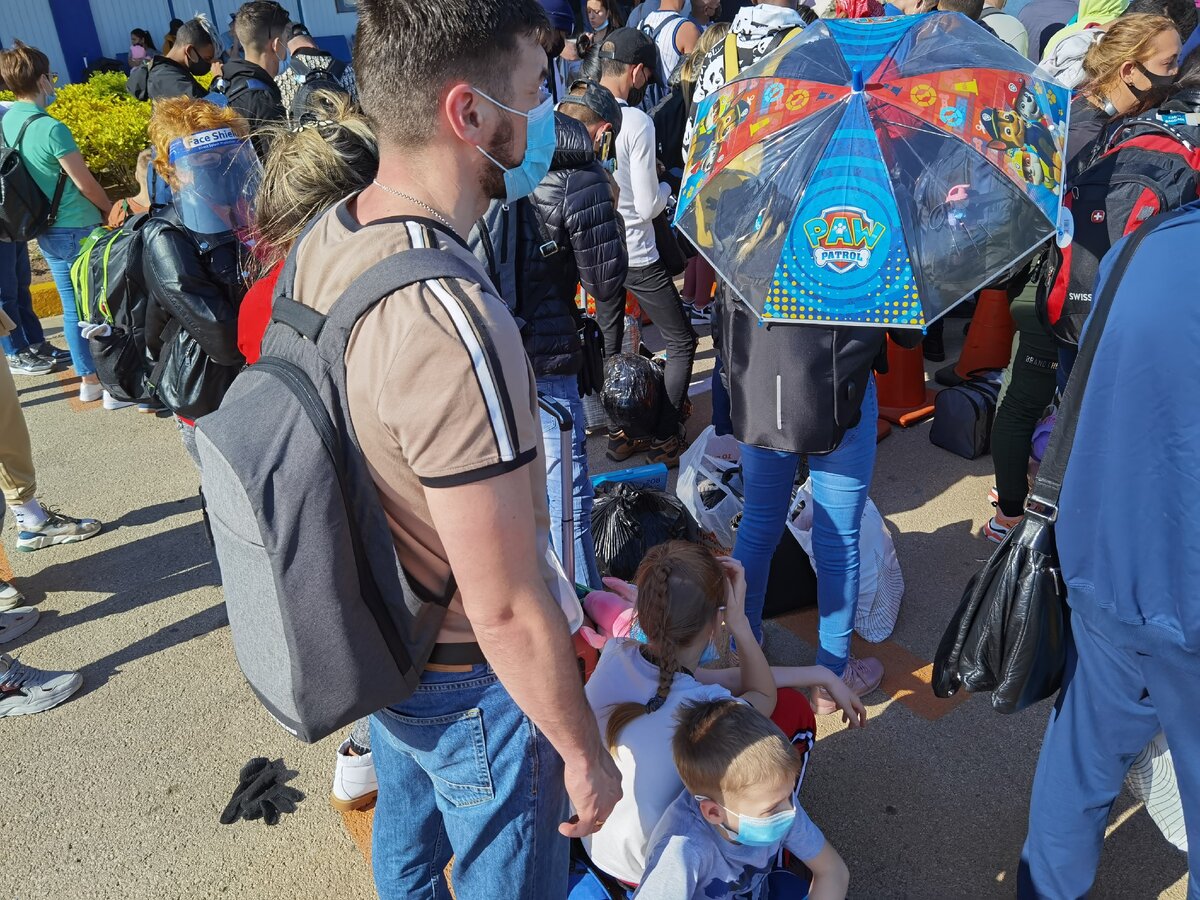 1,5 часа в очереди в терминал на жаре