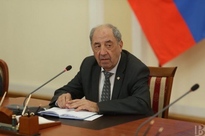 фото - https://yandex.ru/images/search?cbird=5&rpt=imageview&redircnt=1617986747.1&url=https%3A%2F%2Favatars.mds.yandex.net%2Fget-images-cbir%2F4240735%2FL9HFwrmqozK-AB6z4AERWg0895%2Forig&cbir_id=4240735%2FL9HFwrmqozK-AB6z4AERWg0895