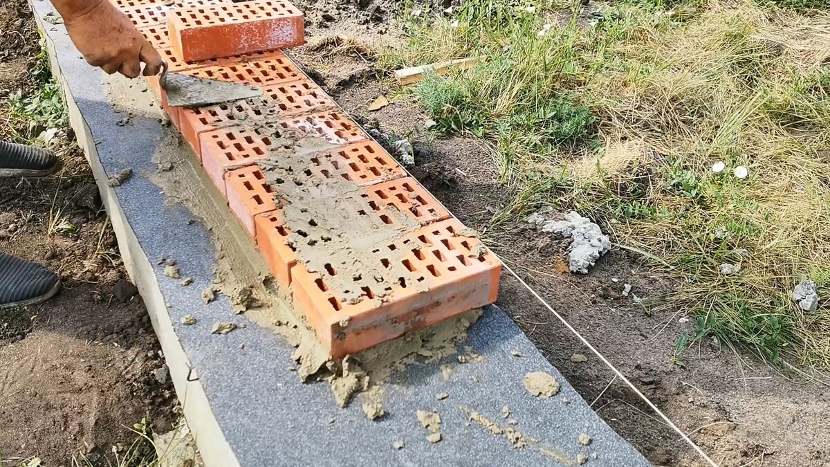 Как бюджетно сделать цоколь дома? Строительство цоколя на ленточный ...