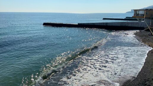 Крым сегодня — народ загорает и купается в море Алушта, почти прямой эфир