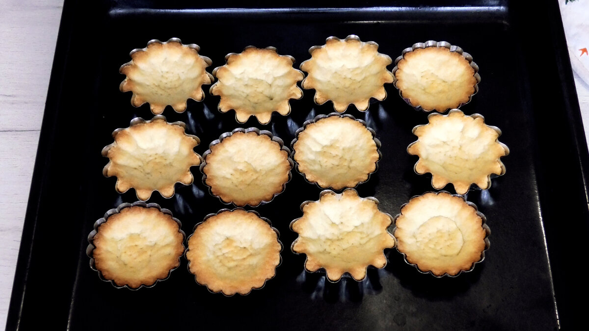 Пирожные корзиночки из песочного теста с фруктами — рецепт с фото и видео
