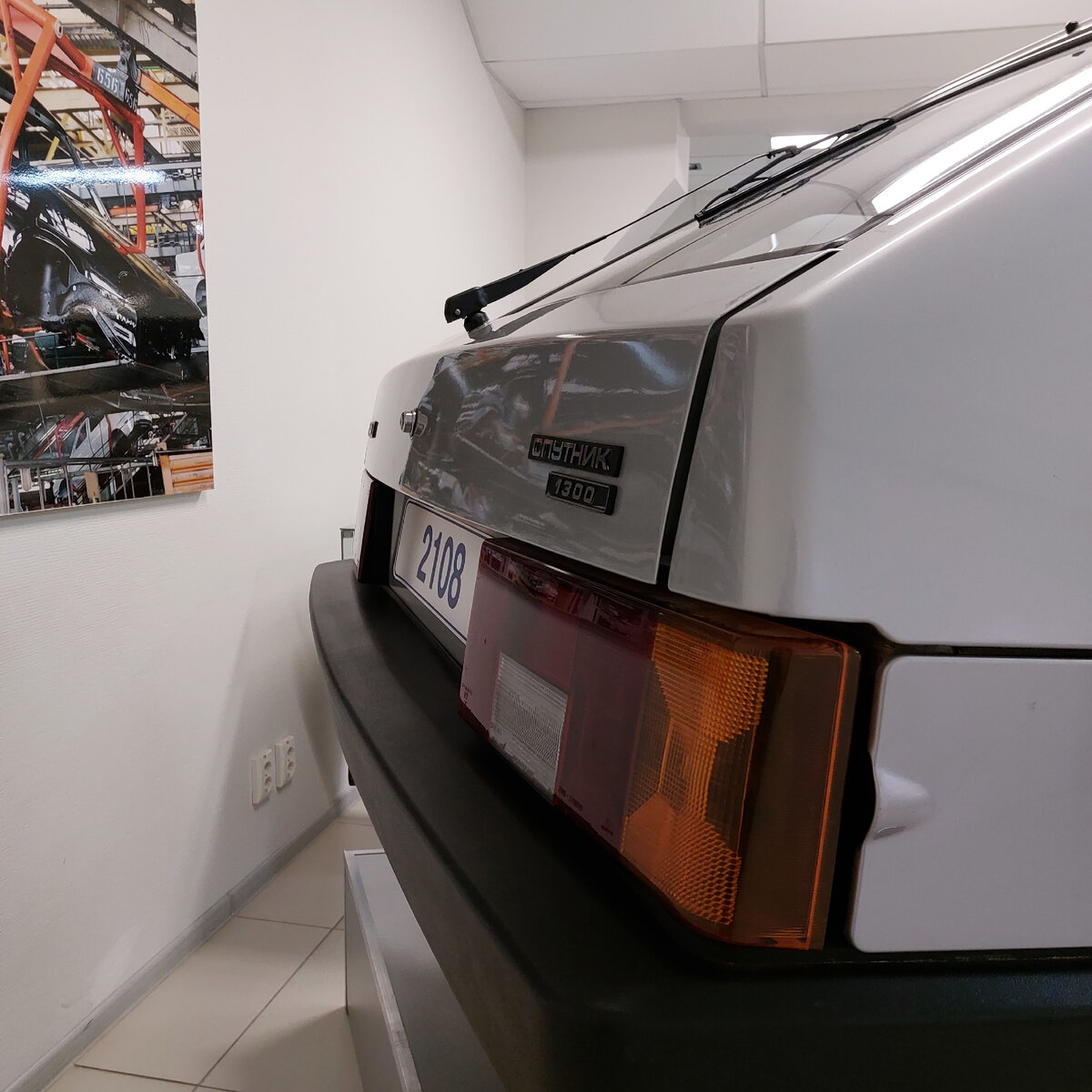 Шильдик 1300 говорит о наличии двигателя 1.3 под капотом ранней машины