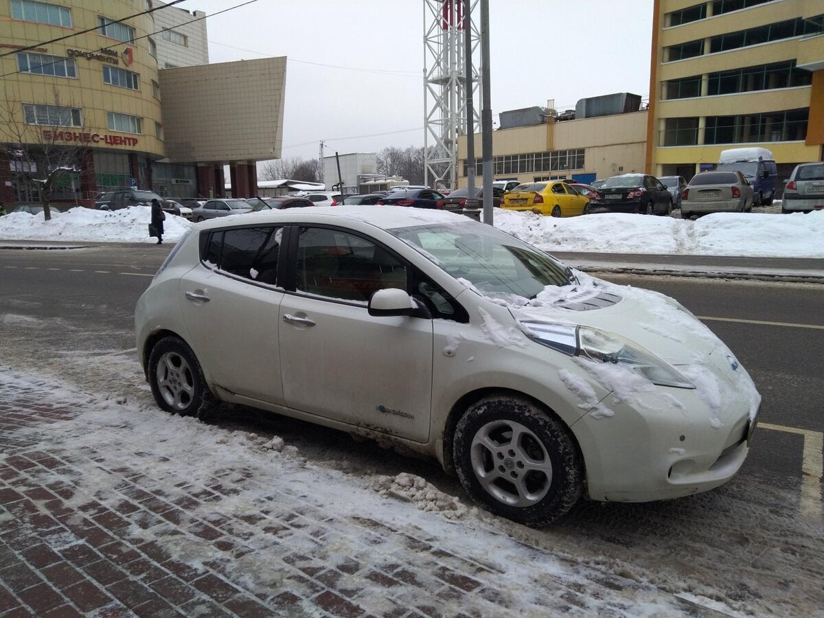 Электромобиль Nissan Leaf. Фото: Александр Гроднов 