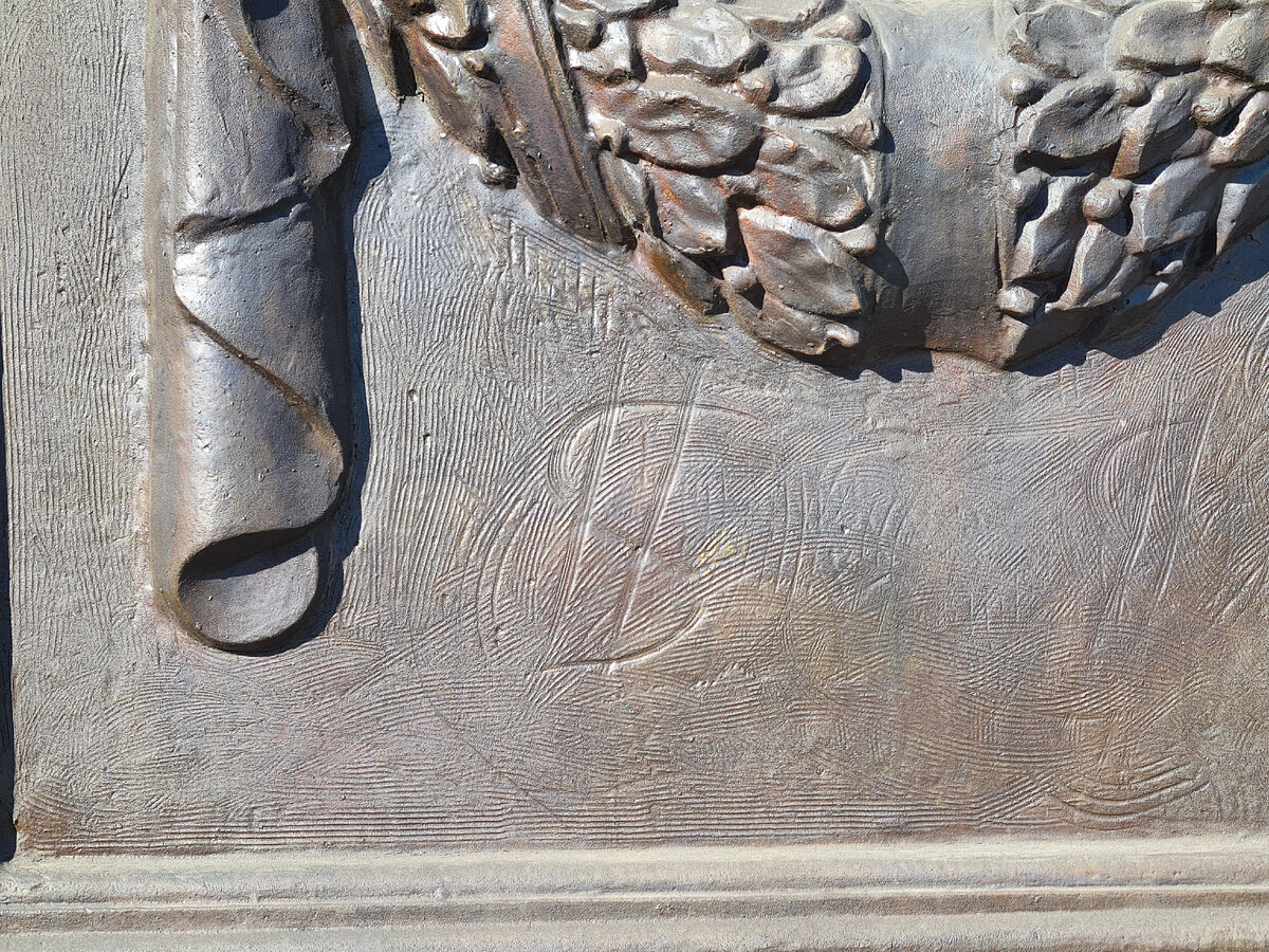 фрагмент горельефа