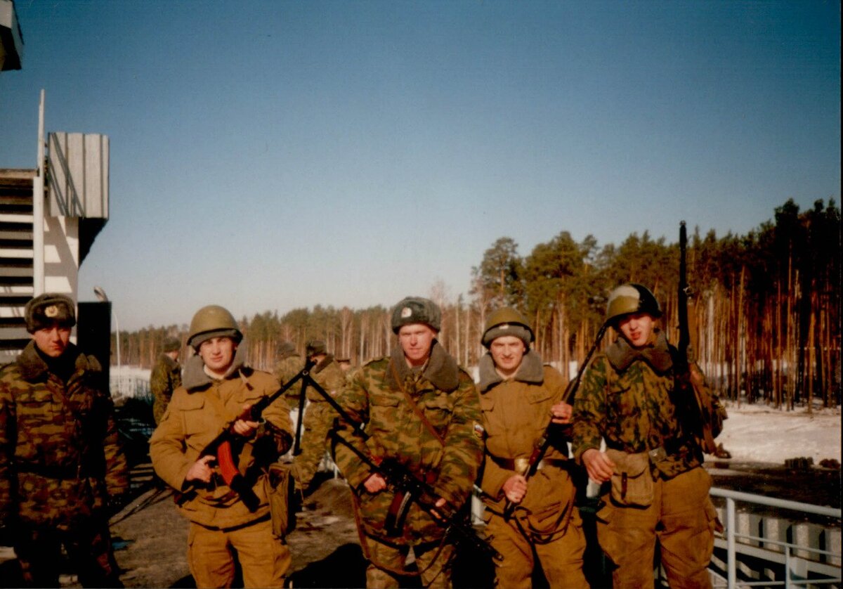 Из архива автора: стрельбы на полигоне, зима 2021. Я в центре