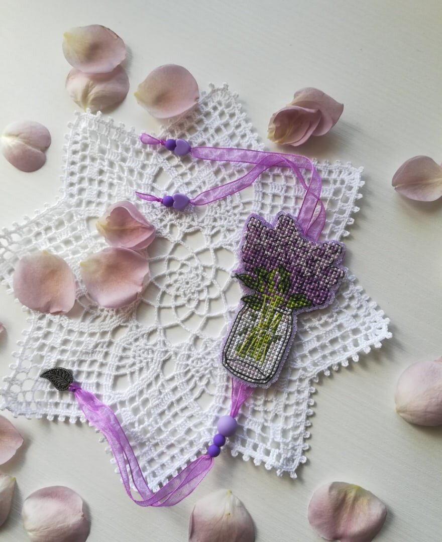 Фото автора. Закладка для книги "Сирень".