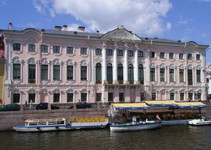 Вид с набережной реки Мойки