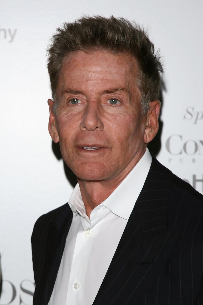 Кельвин Кляйн  — дизайнер одежды из США, который в 1968 году стал основателем компании «Calvin Klein Inc» и владел ею до 2003 года. Материал взят из свободного источника. 