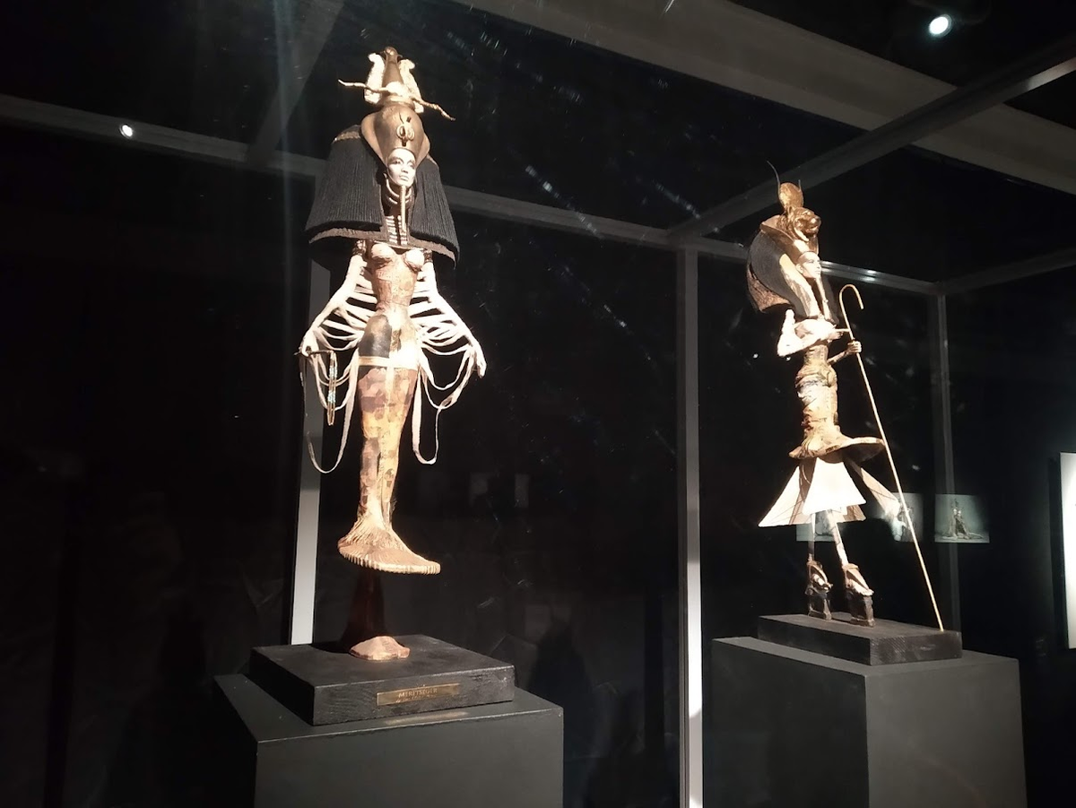 Выставка футуристических кукол Екатерины и Елены Поповых