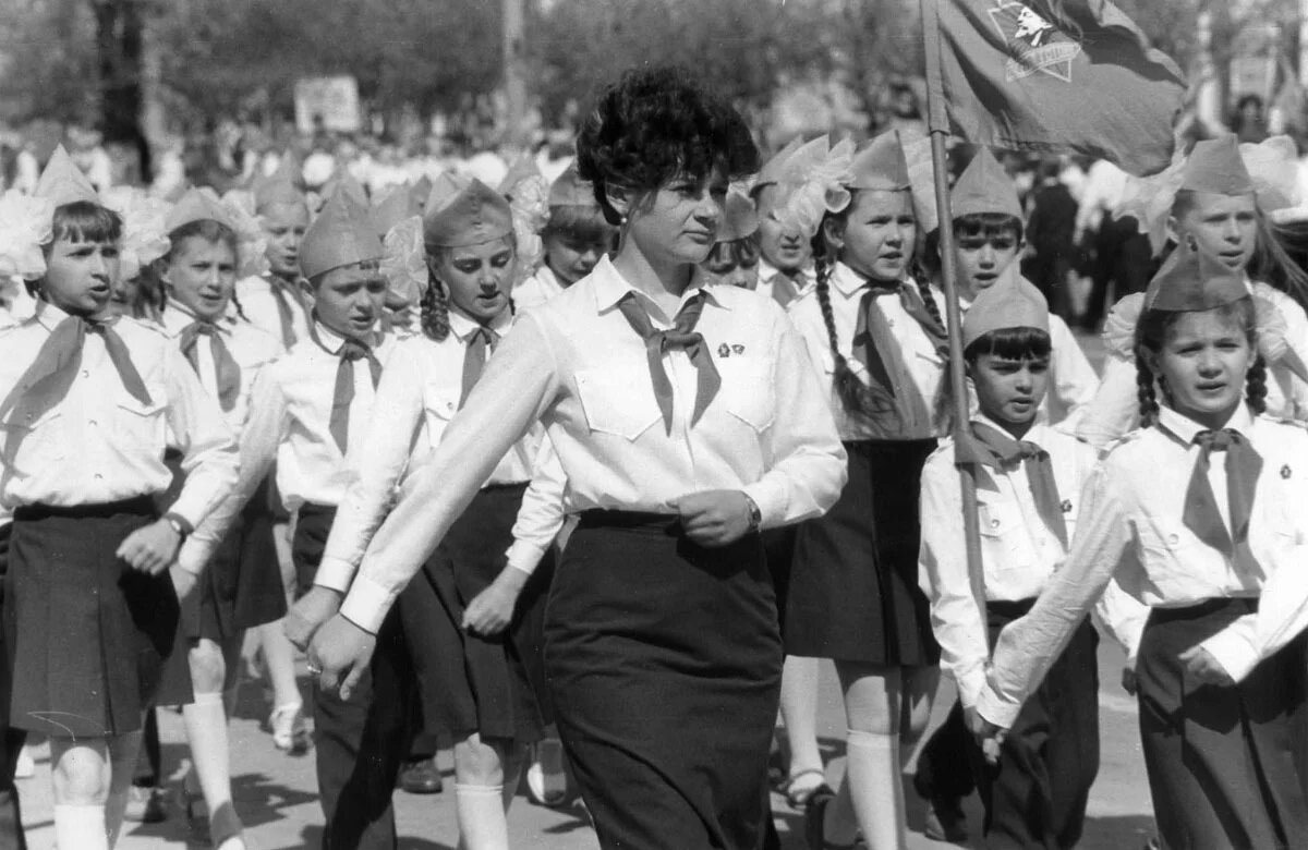 Застолье в советском союзе. Трудовой рабочий класс. Советские люди 1950. Жизнь в ссср на фотографиях семёна фридлянда. Советские люди.