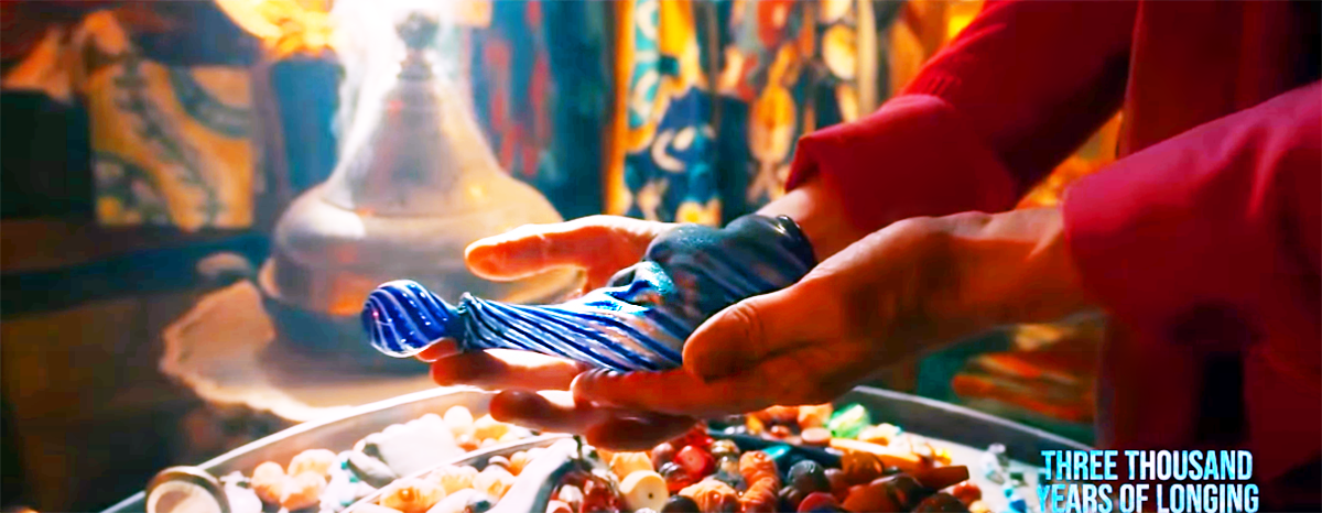 Сосуд изменивший все!  Кадр из трейлера «Три тысячи лет желаний» .
Изображение взято с сайта— https://clck.ru/hnEi9