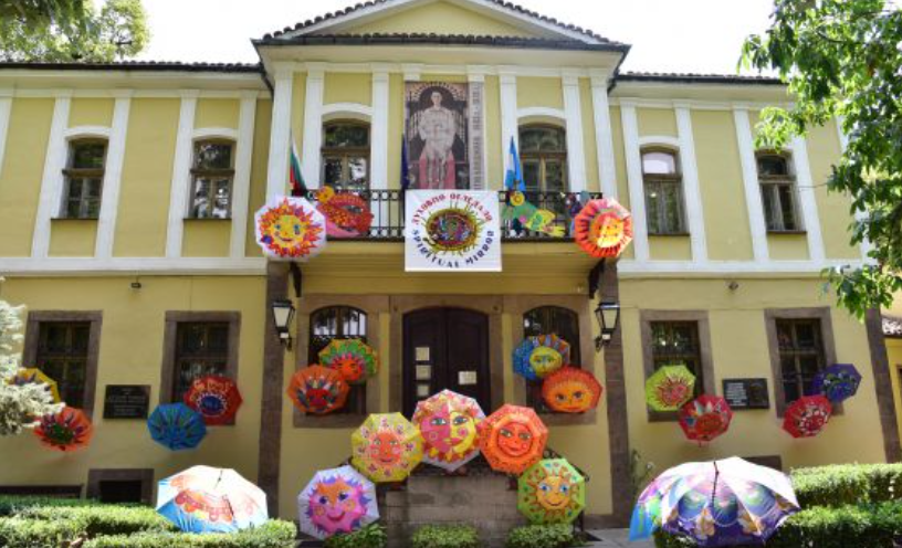 Панорама детского творчества «Волшебные краски природы» в Пловдиве