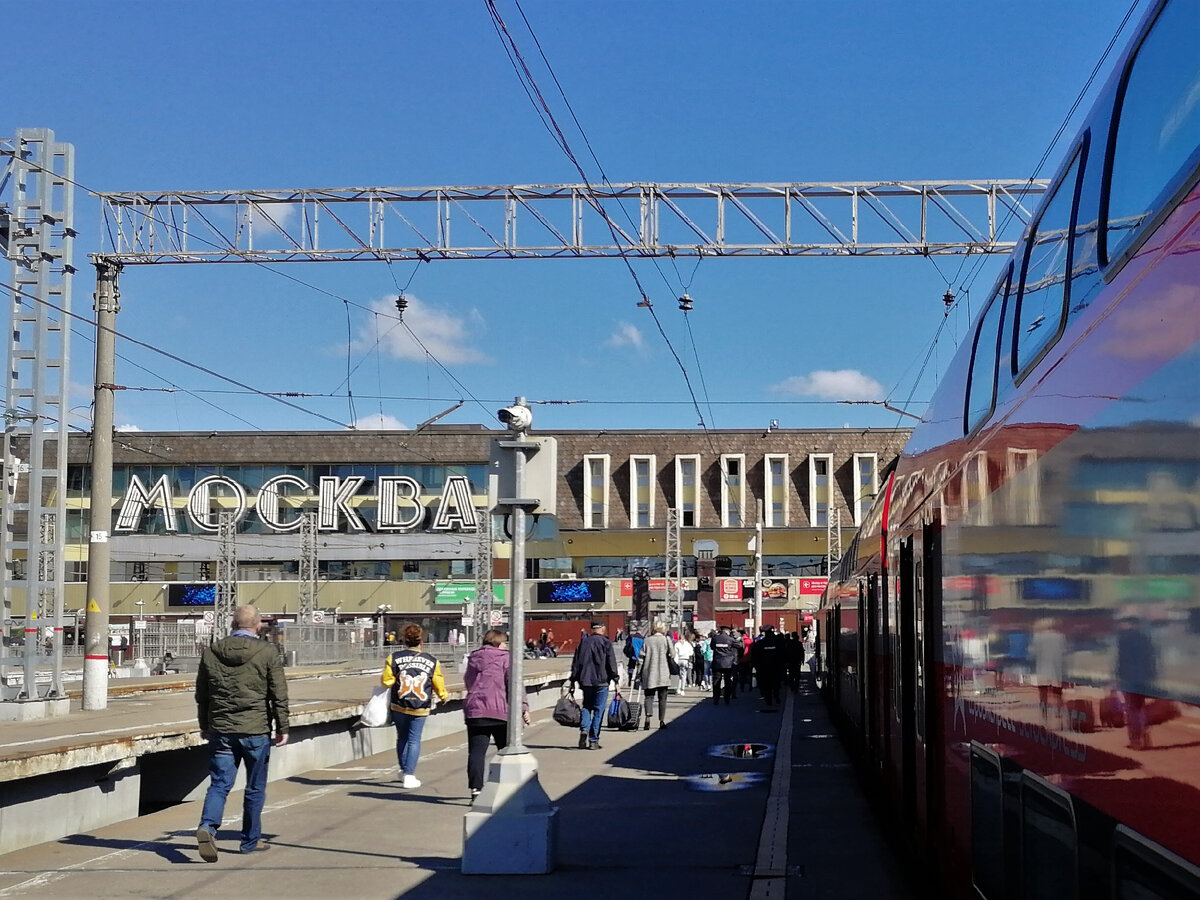 Листайте галерею! На всех фотографиях - двухэтажный аэроэкспресс Аэропорт Домодедово - Павелецкий вокзал.