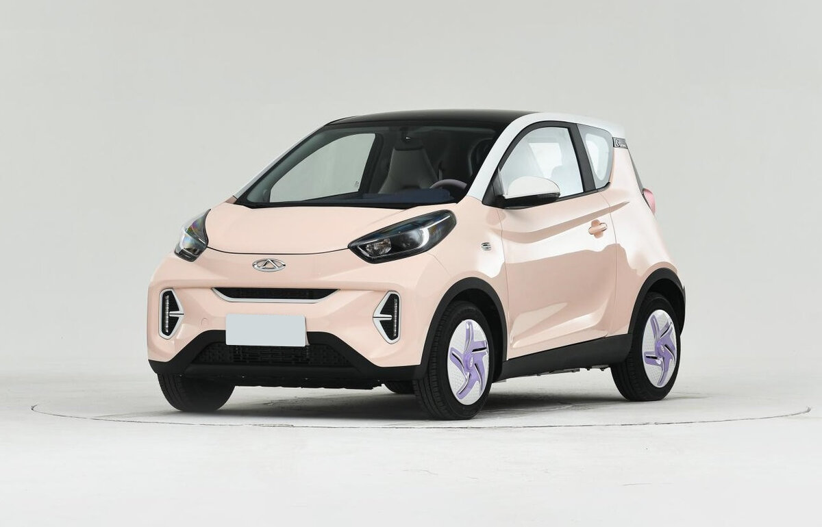 На фото: Электромобиль Chery Little Ant Charme