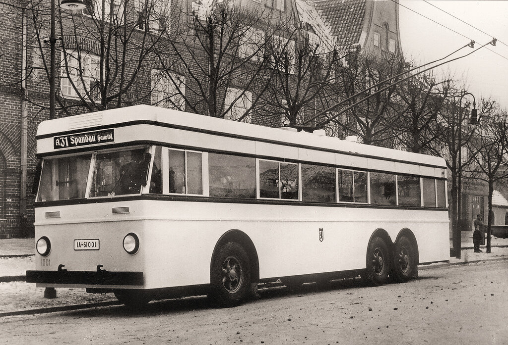 Так Берлинский троллейбус выглядел в 1933 году. Фото отсюда: https://transphoto.org