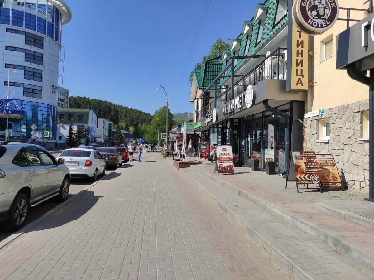 Улица, ведущая к курортной зоне. Цивилизация!