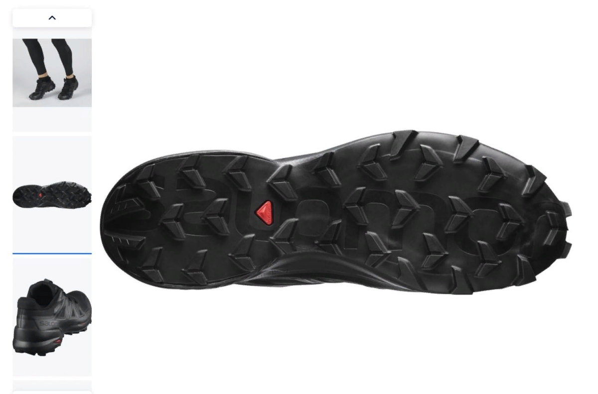 Такая подошва не даст поскользнуться на мягком грунте, а ещё в таких кроссовках можно бегать по песку, например вдоль пляжа. Источник: ozon.ru 