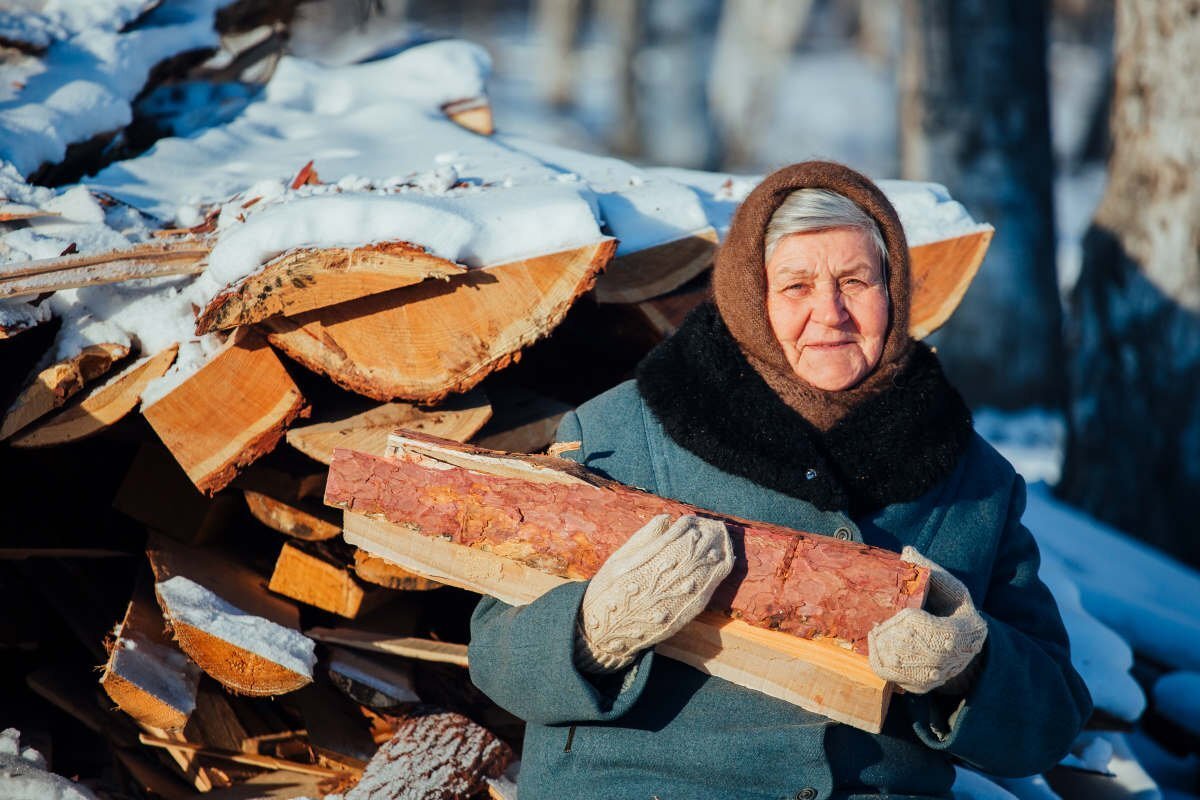 Семья приютила пожилую тетку из деревни, они даже не представляли, чем это обернется