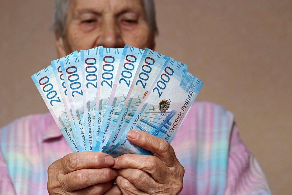     Как говорится, на государство надейся, но на пенсию копи себе сам.  Shutterstock