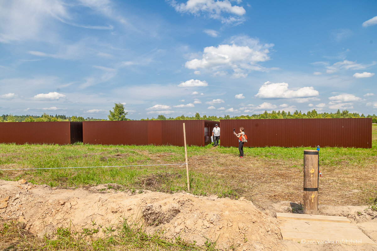 Инсталляция 6 соток. Сплошные заборы посреди поля