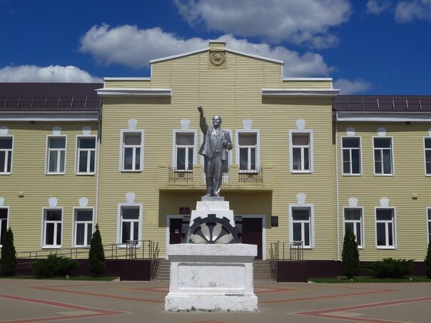  Памятник Ленину в Лисках Воронежской области немного не в тему нашего повествования, но тоже передаёт настроение раннесоветского авангарда