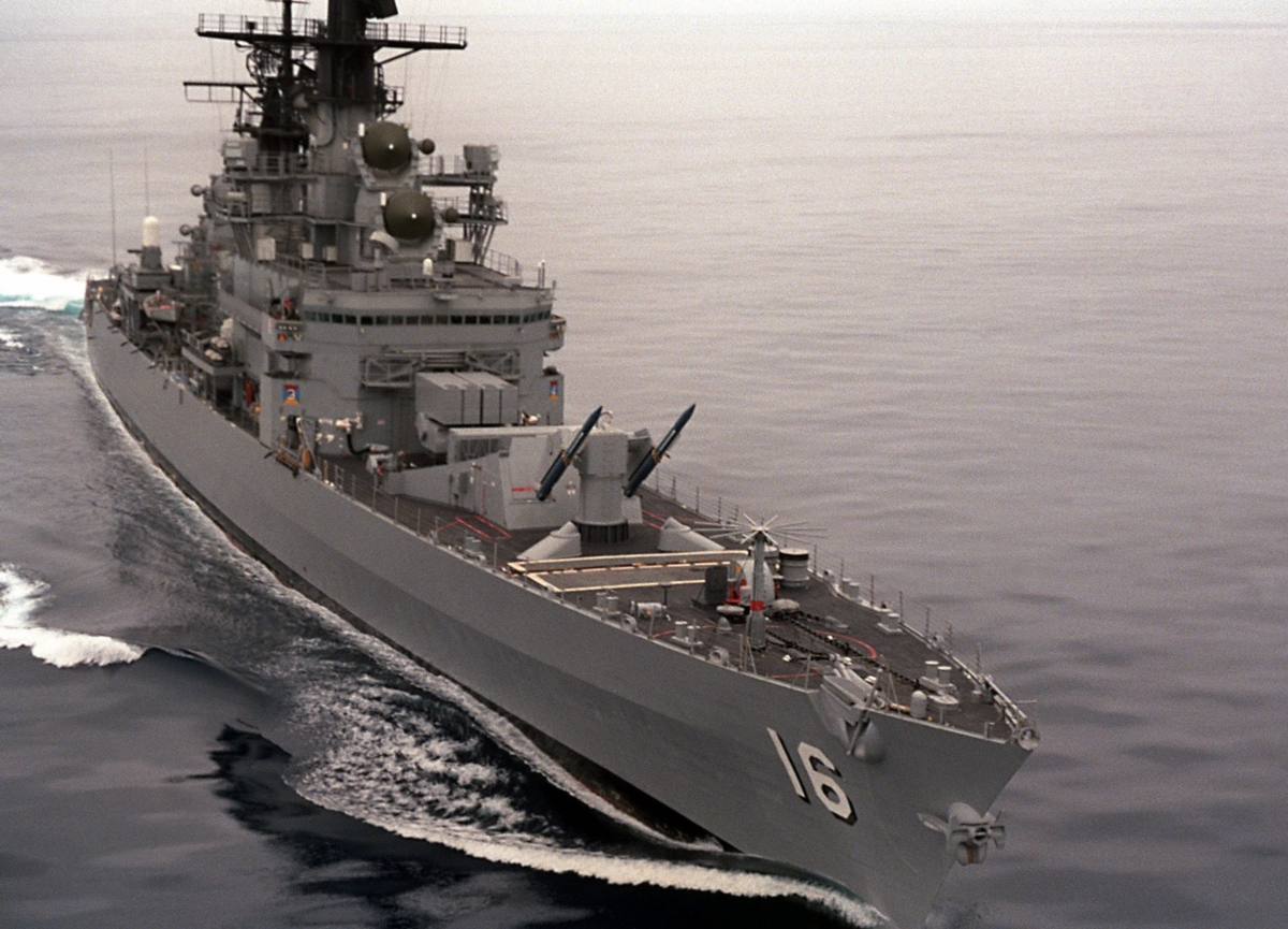 Один из 11 боевых кораблей, кроме авианосца