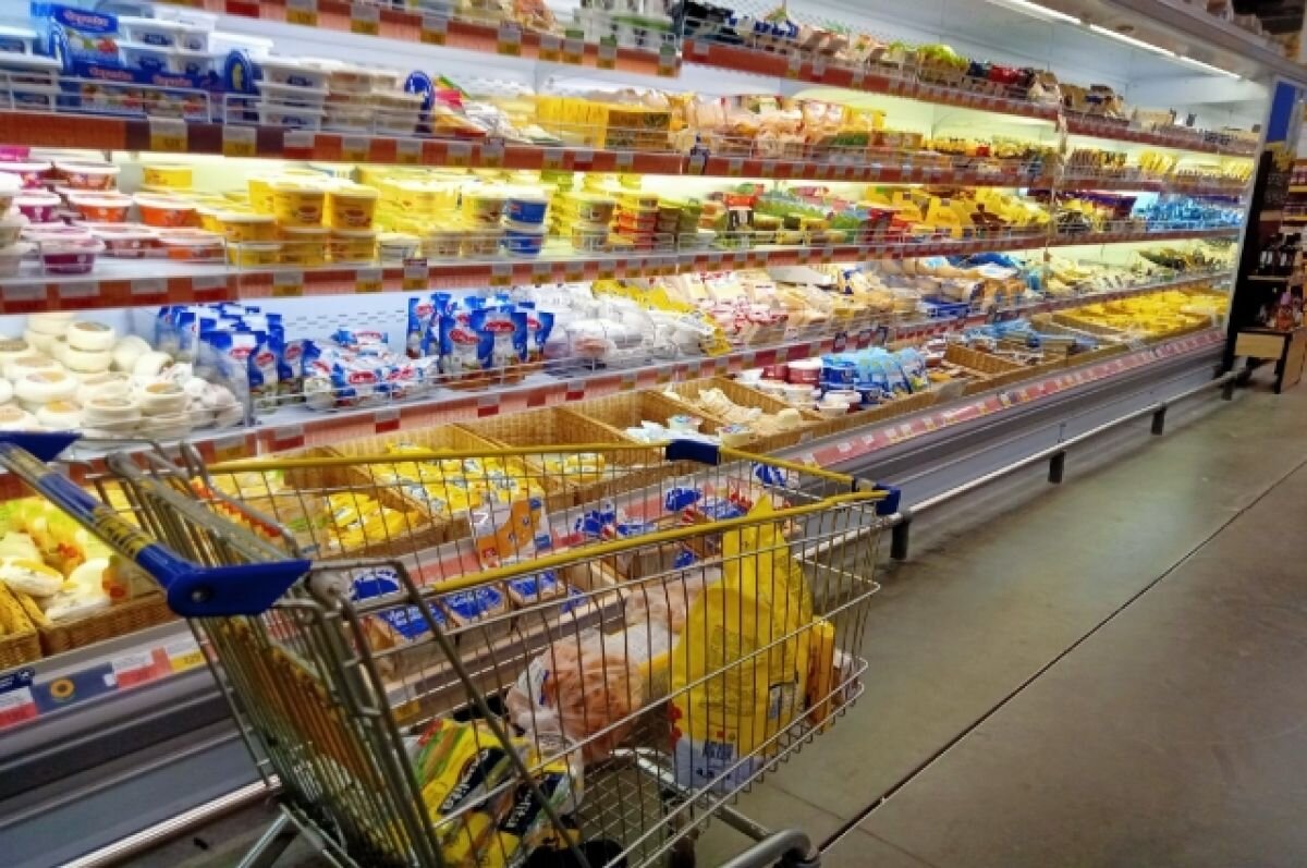    В Новосибирске пожаловались на магазин, где не складывают продукты в пакет
