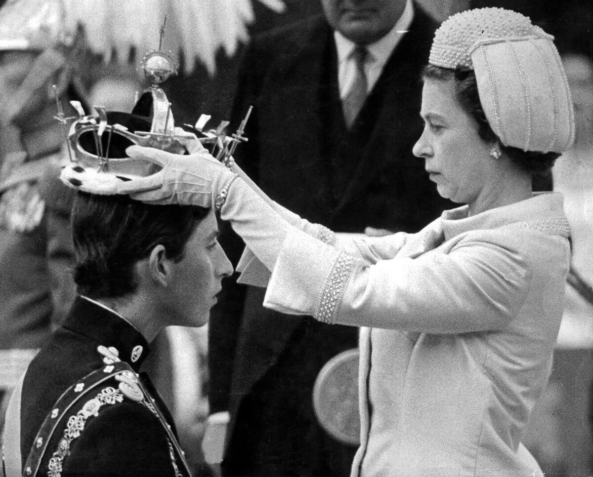    Королева Елизавета и принц Чарльз, 1969 годLEGION-MEDIA