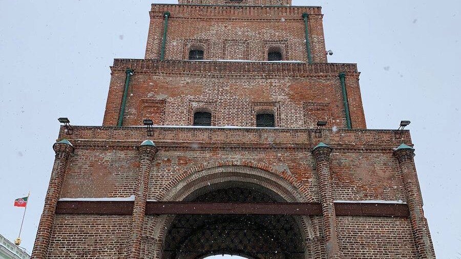     Помощник главы Татарстана Олеся Балтусова прокомментировала возможность обрушения фундамента башни Сююмбике. Она написала в своем Telegram-канале «Дежурный по наследию», что в Казани подготовили проект противоаварийных работ.