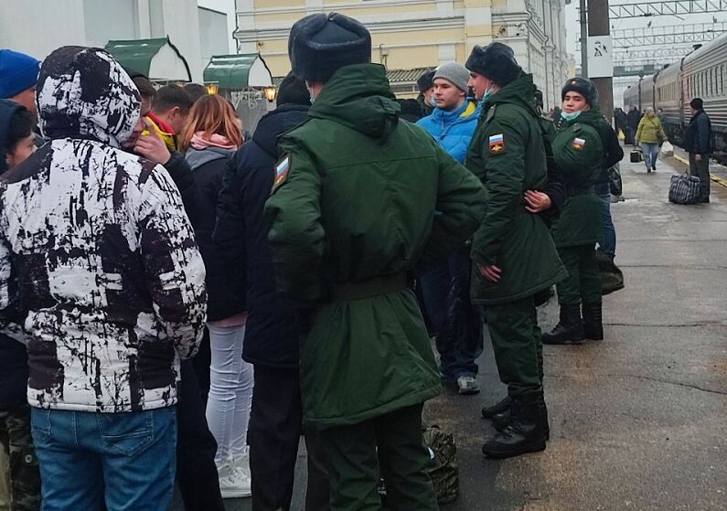  📷    С вокзала Оренбурга отбыла очередная группа призывников к месту несения службы Марина Шарт