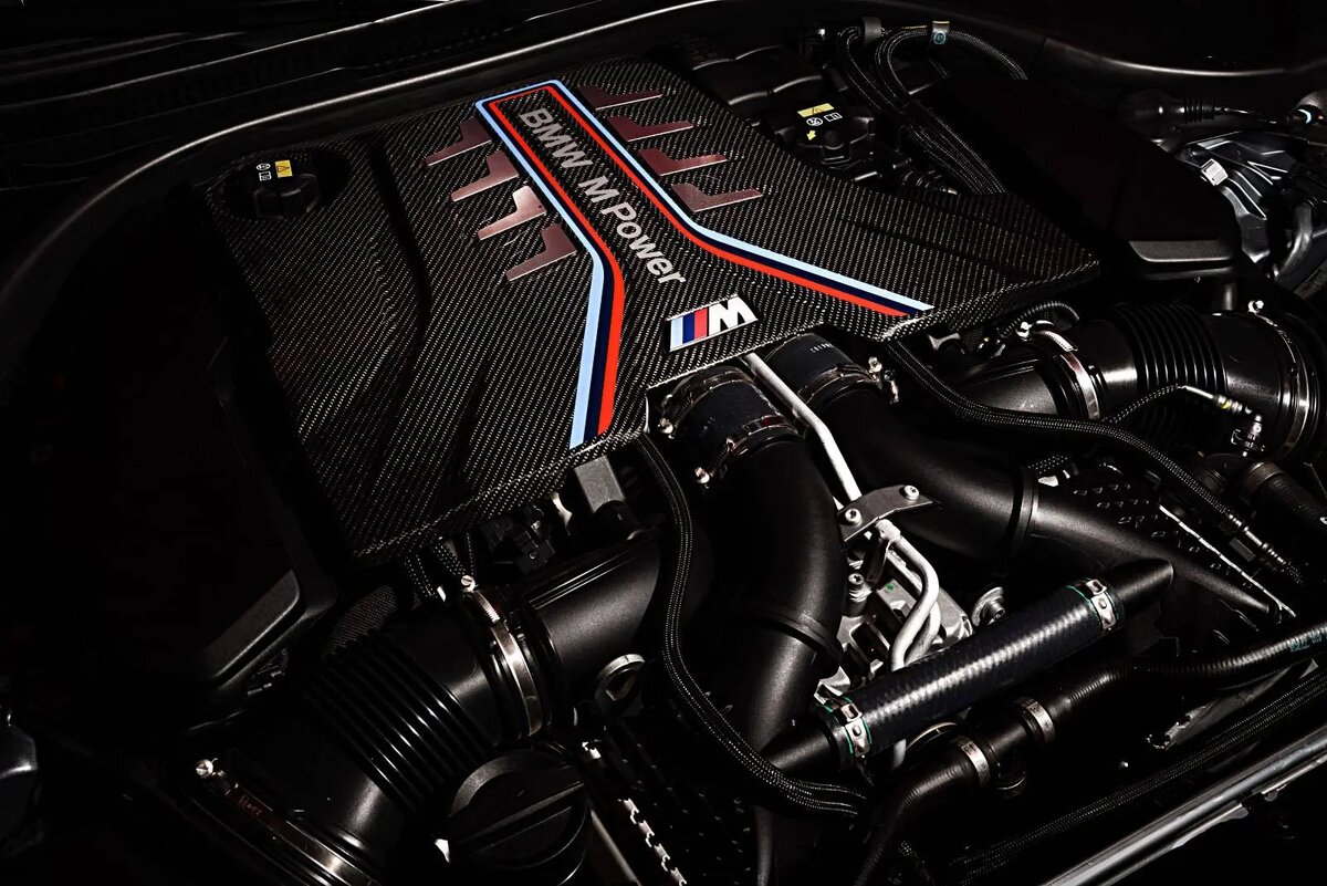  двигатель V8 с технологией BMW M TwinPower Turbo 