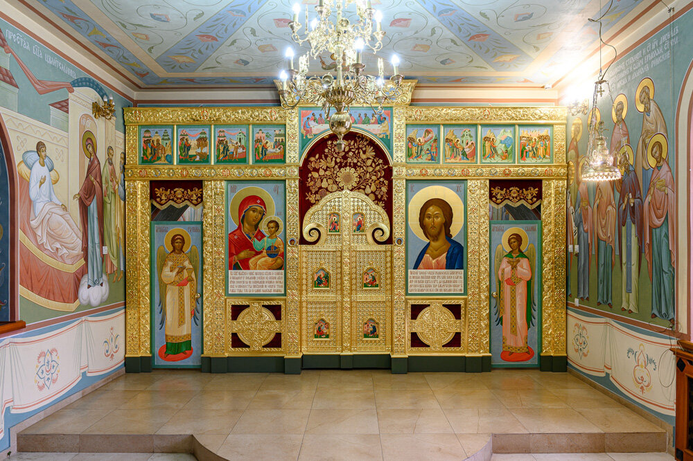 Придел Богородицы Всецарицы храма Святой Живоначальной Троицы в Астрахани.  Иконостас, иконопись, роспись стен, катапетасма - работа мастерской "Палехский Иконостас"