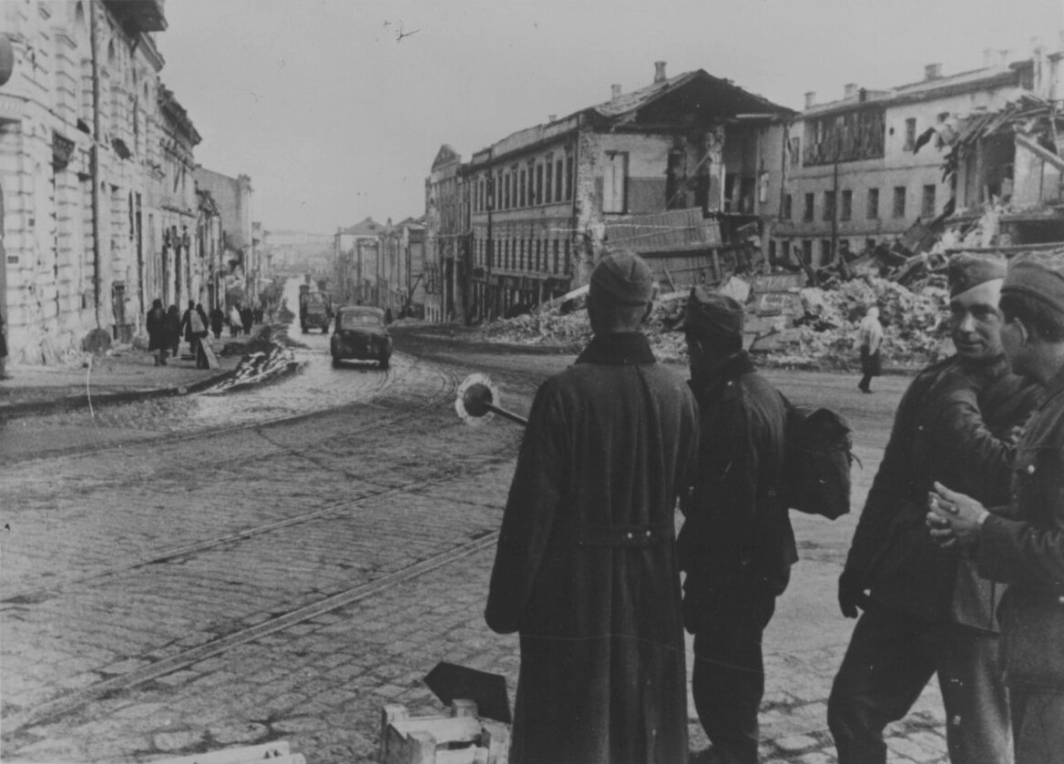 Данная оккупация. Харьков в оккупации 1941-1943. Оккупированный Харьков 1943. Оккупация Харькова 1941-1942. Кировоград в период оккупации 1941-1943.