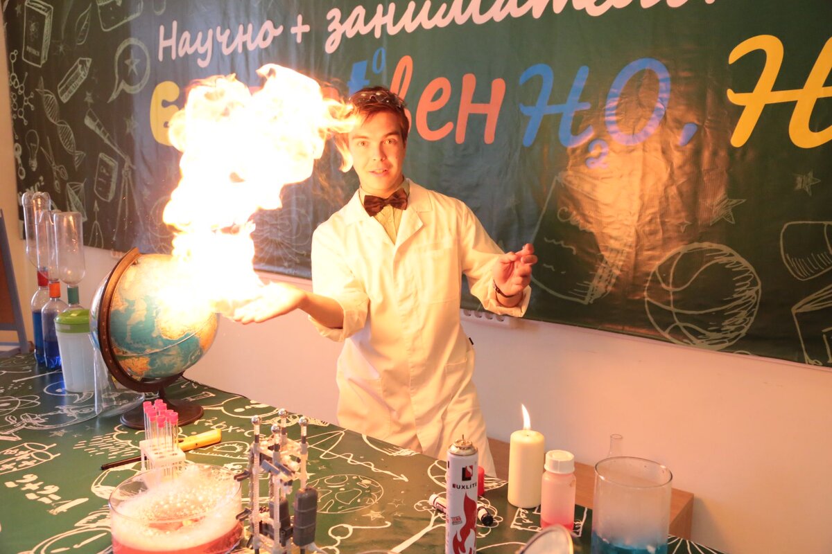 Пример «урока мечты» любителя научно-популярных передач — ярко, шумно и очень весело. Источник фото kudago.com